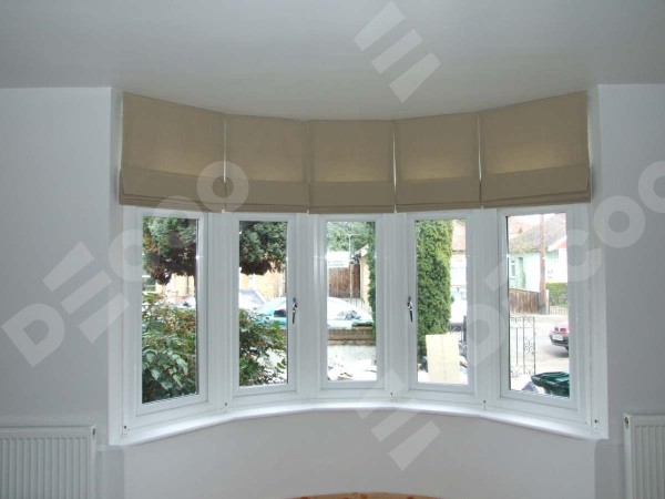 Римская штора «Кортин» на эркерное окно из любой ткани